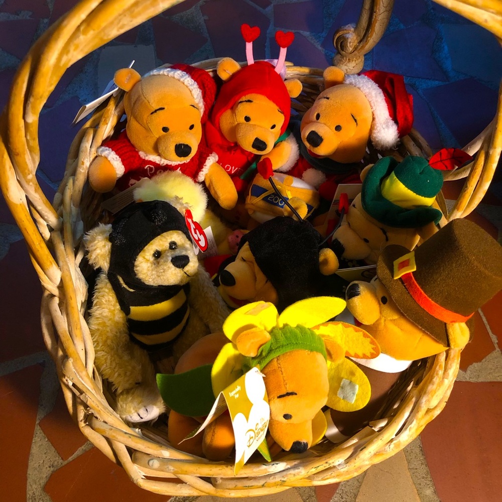 12 Winnie The pooh beanie collection mint condition 🧸🐻🧸 Holidays